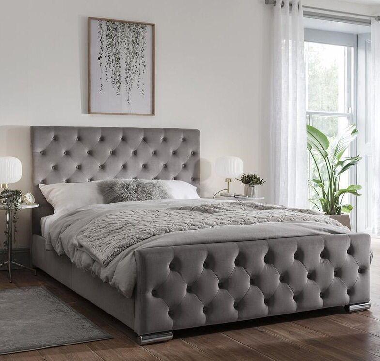 Lit double capitonné gris en velours - Confort et élégance